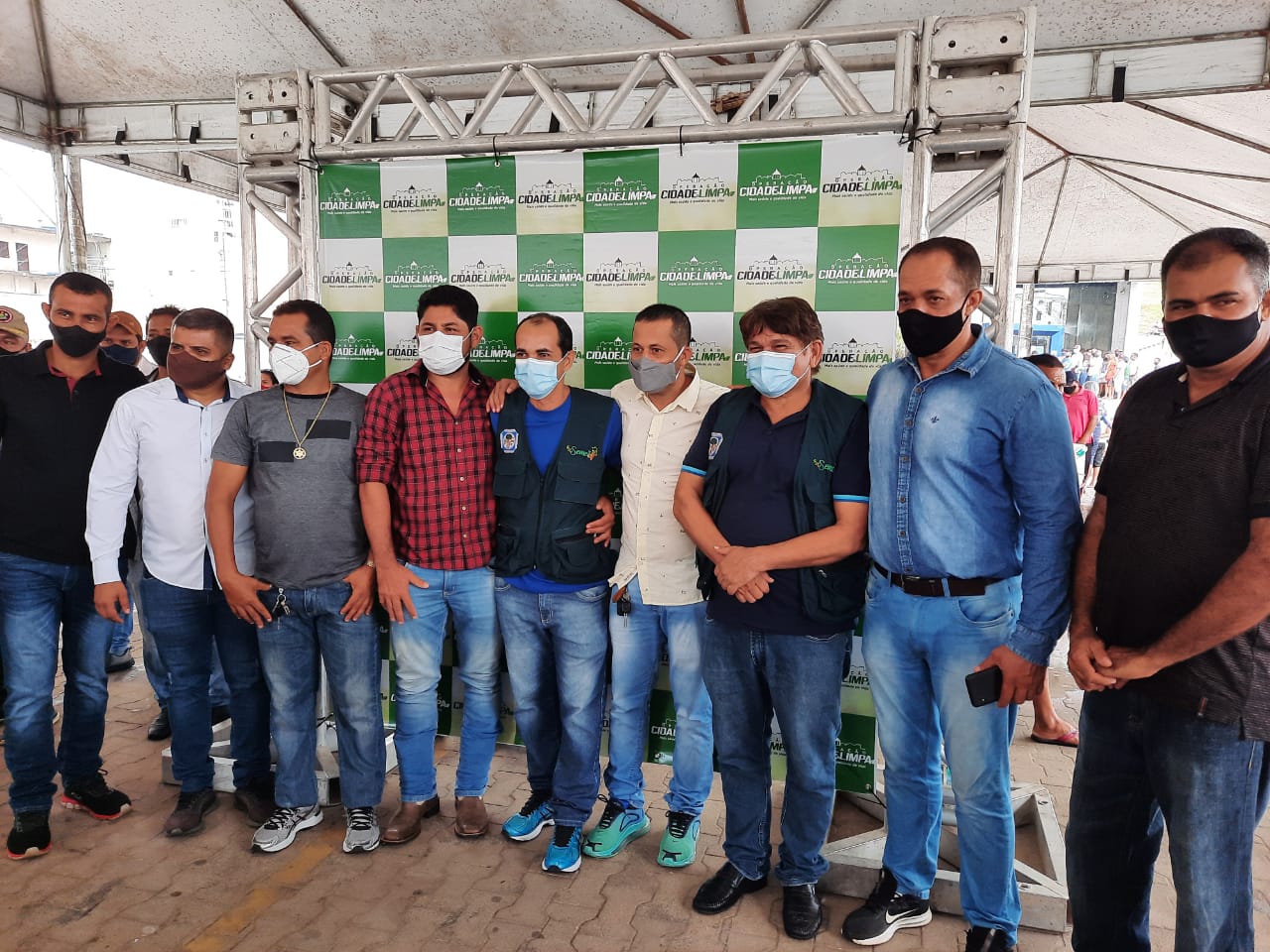 Vereadores participam do lançamento da operação cidade limpa, em Cruzeiro do Sul